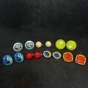 Lot of 7 Gold Tone Clip On Earrings (3951)